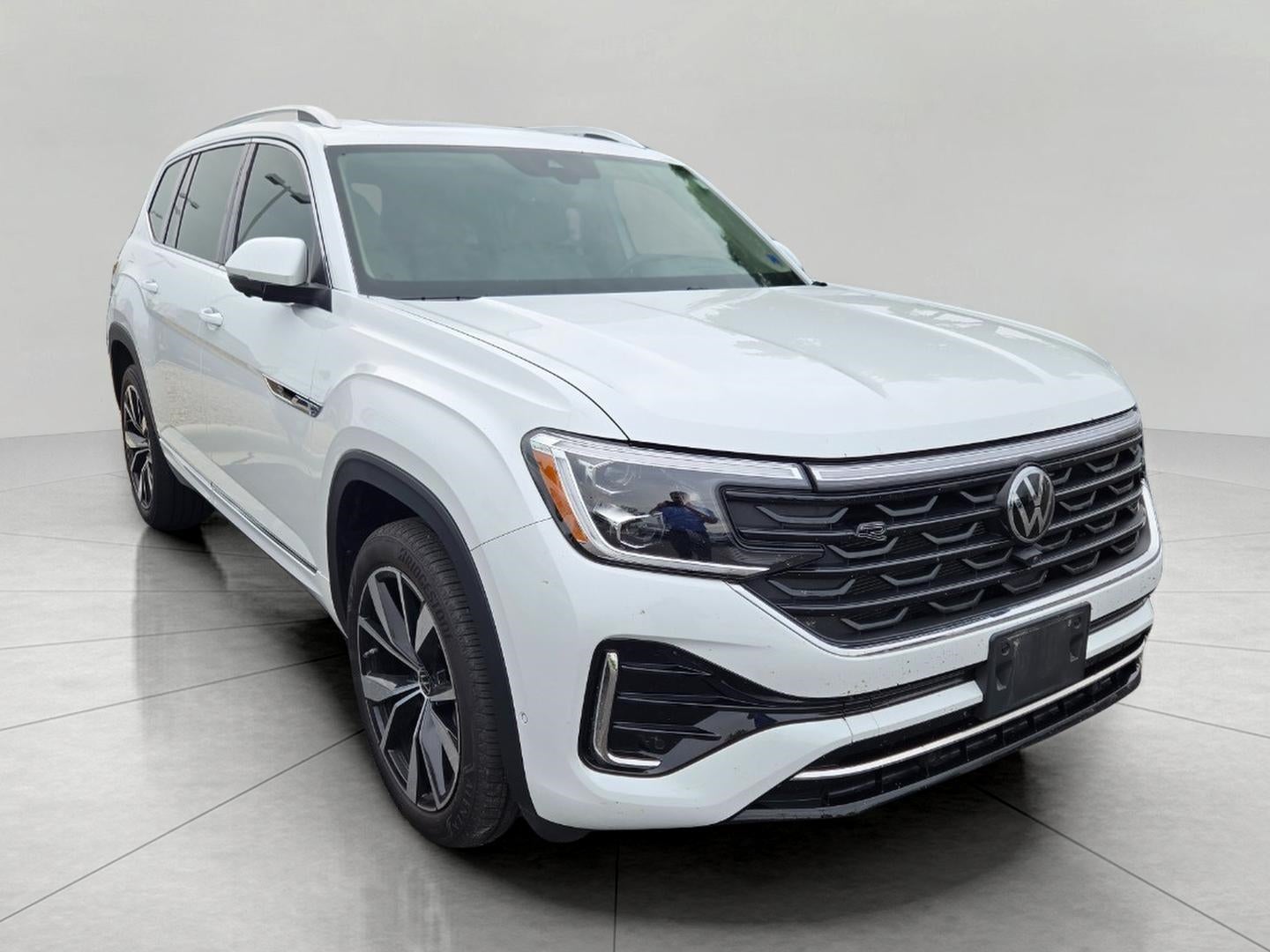 2024 Volkswagen Atlas 2.0T SEL Premium R-Line 4MOTION in Opal White Pearl — front three-quarter view