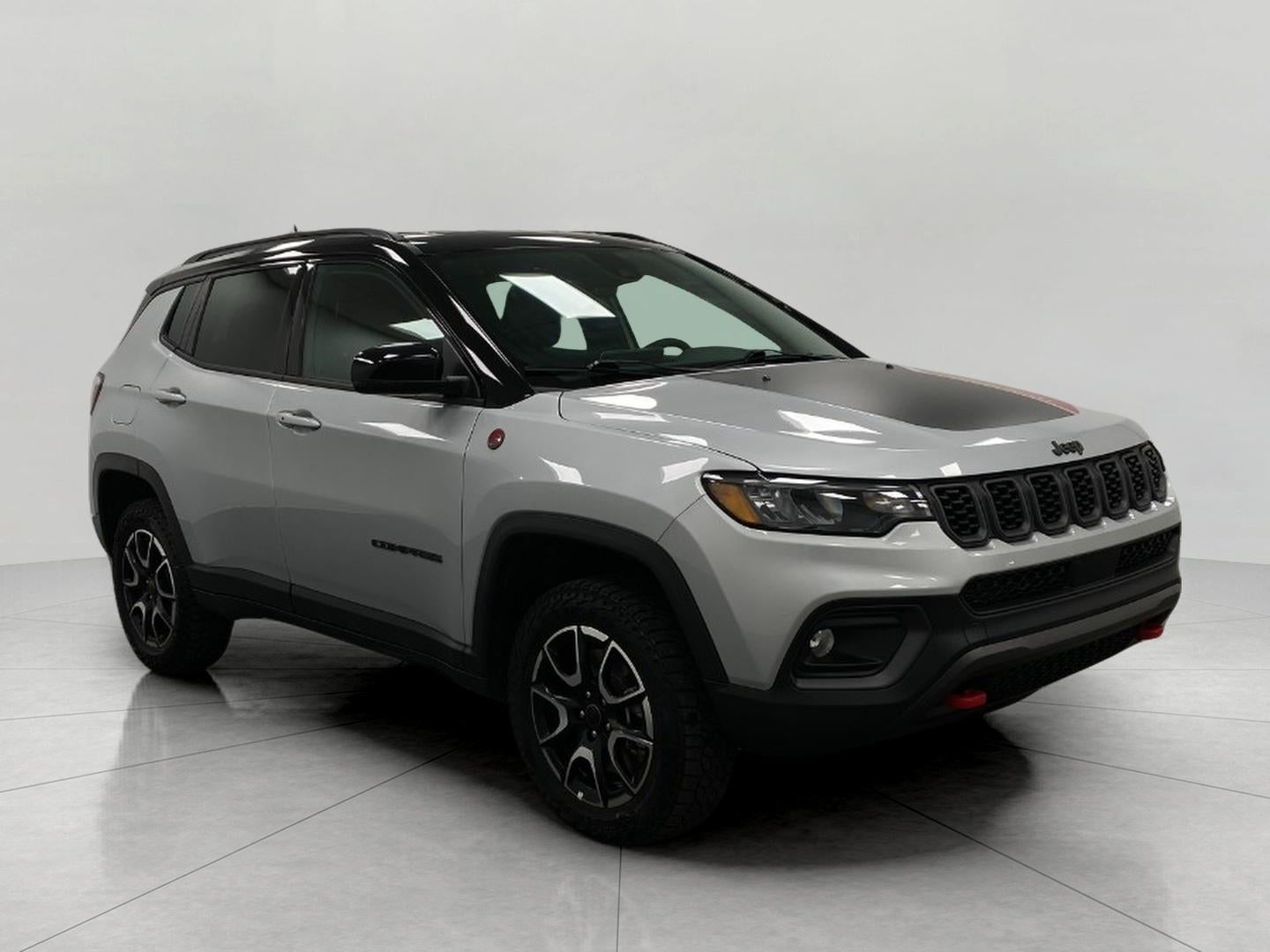 2025 Jeep Compass Trailhawk 4x4 in Silver Zynith Metallic Clearcoat — front three-quarter view