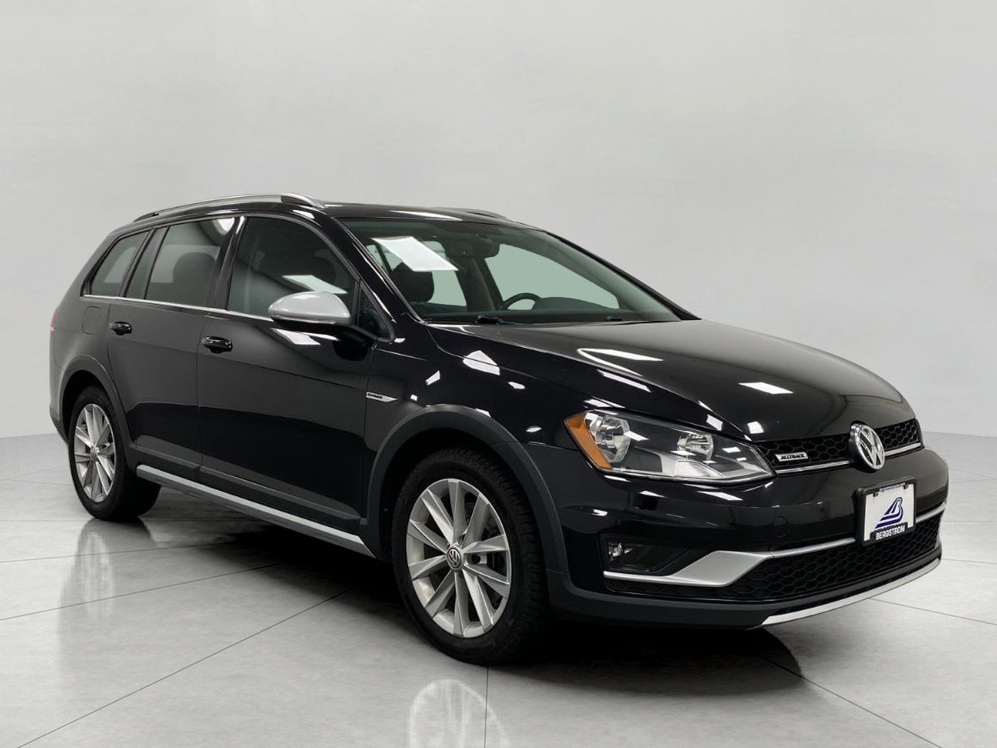 2017 Volkswagen Golf Alltrack 1.8T S DSG in Deep Black Pearl — front three-quarter view