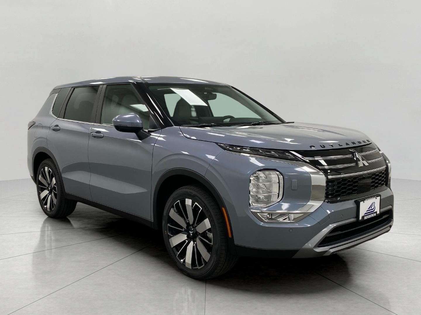 2026 Mitsubishi Outlander SE S-AWC in Graphite Gray — front three-quarter view