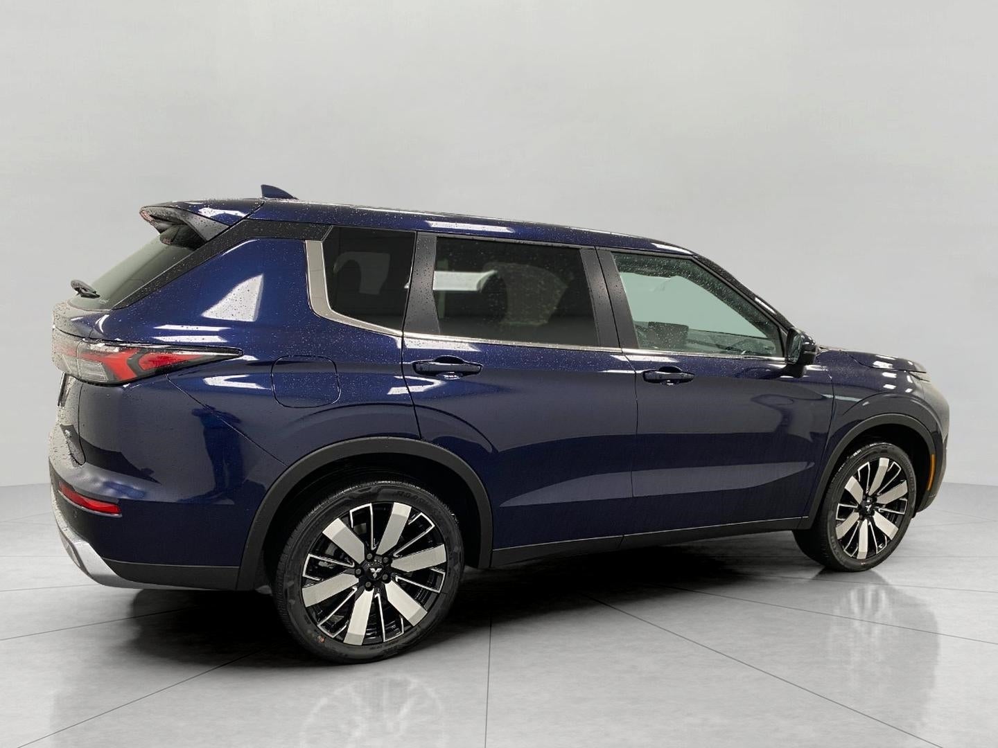 2026 Mitsubishi Outlander — side profile view