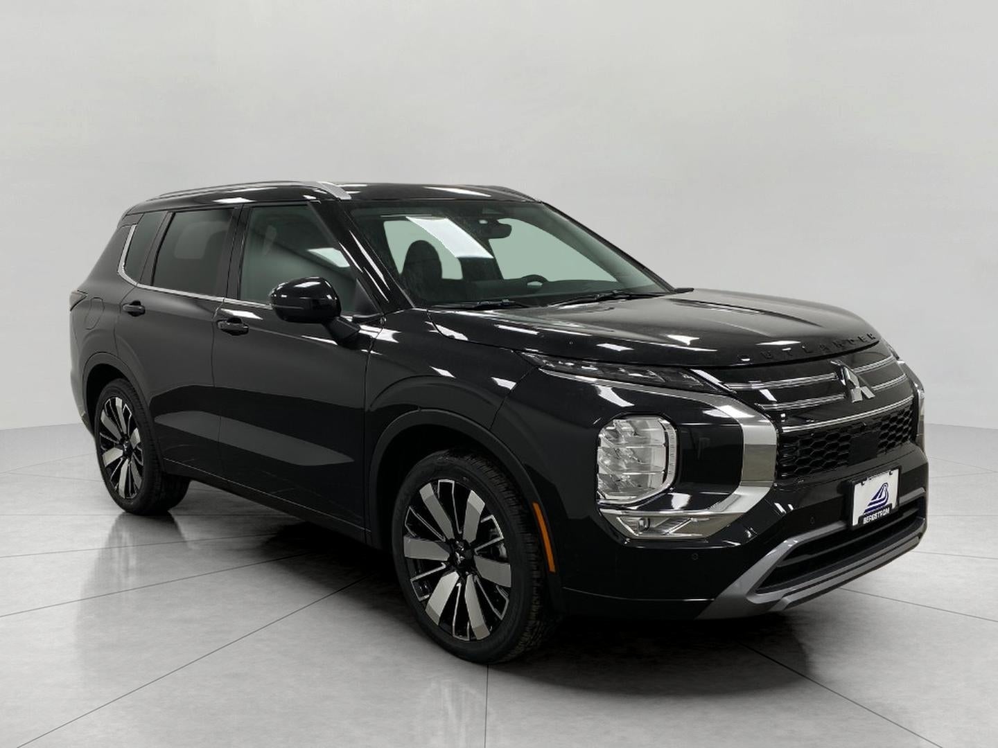 2026 Mitsubishi Outlander SEL S-AWC in Black Diamond — front three-quarter view