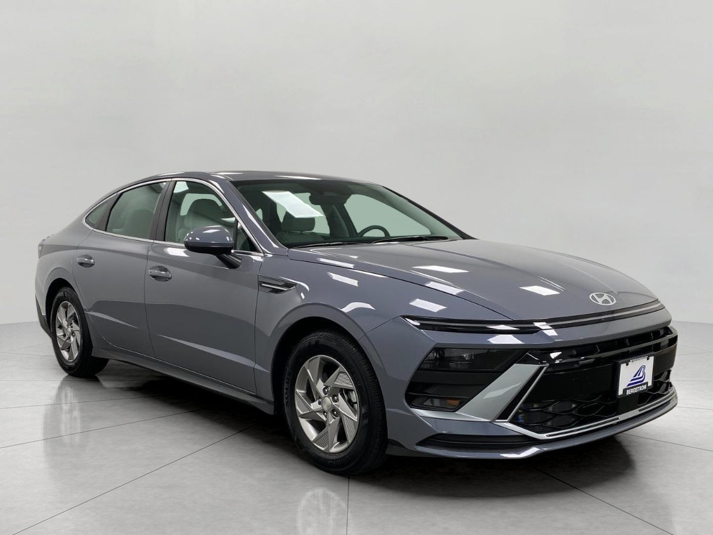 2025 Hyundai Sonata SE FWD in Transmission Blue — front three-quarter view